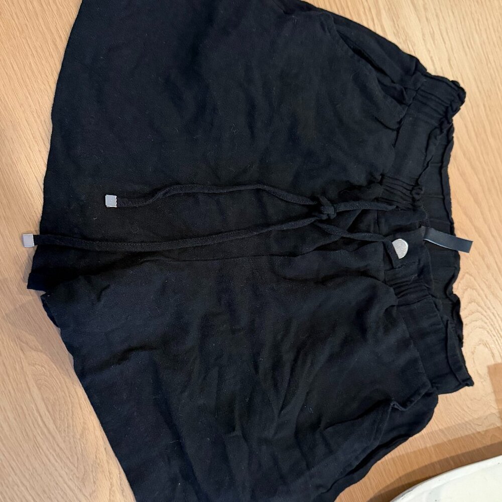 Black light weight linen blend shorts - Stradivarius